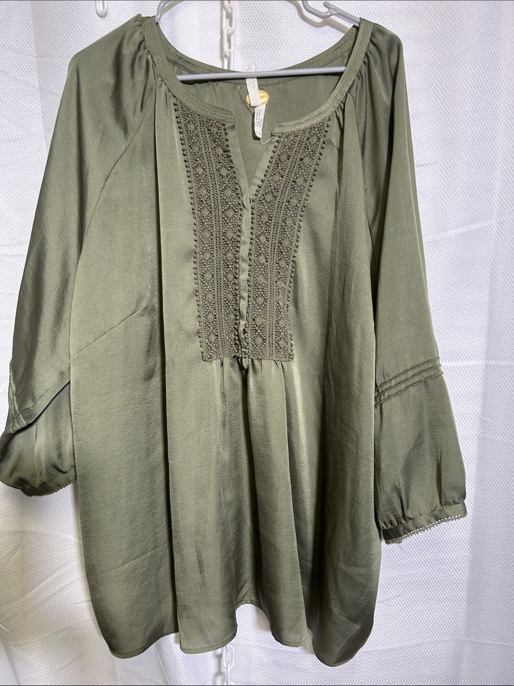 Olive Green Women's Embroidered Peasant Top NWOT. Size 30/32